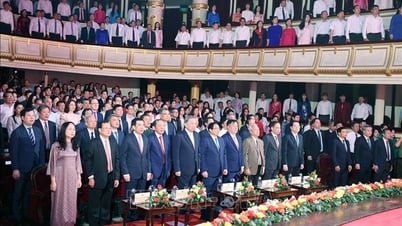 Generalsekretär und Premierminister nehmen am 80. Jahrestag des Traditionstags des Kultursektors teil