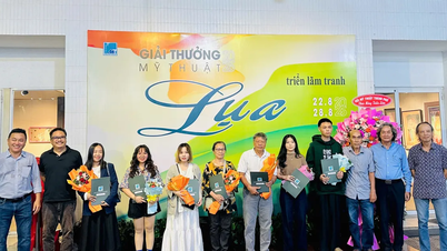 Honrando el valor tradicional de las pinturas en seda en los Premios de Bellas Artes de Ciudad Ho Chi Minh 2025