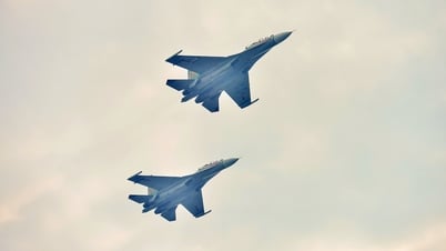 'King Cobra' Su-30MK2 ធ្វើ​ការ​ហាត់​ប្រាណ​នៅ​ទីលាន Ba Dinh