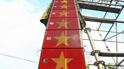 위치 285 LED 스크린은 9월 2일 퍼레이드를 관람하는 사람들에게 제공됩니다.