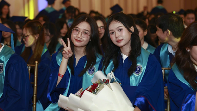 Más de 1.590 nuevos graduados de la Universidad de Derecho de la Ciudad de Ho Chi Minh recibieron sus diplomas.