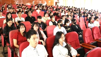Trường ĐH nói gì khi điểm chuẩn ngành y khoa thấp hơn ngành điều dưỡng?