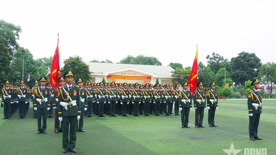 Vững vàng dưới nắng thu lịch sử