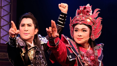 ກິມຕືລອງ ແລະ ຫລານຊາຍ ຈ້ອງຍັນ ໄດ້ສ້າງຄວາມປະທັບໃຈໃຫ້ແກ່ຜູ້ຊົມດ້ວຍການສະແດງລະຄອນໂອເປຣາພື້ນເມືອງຫວຽດນາມ ທີ່ມີຊື່ວ່າ “ຊານເຮົ້າ”.