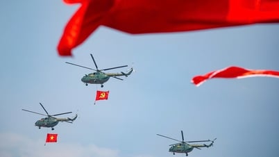 Mãn nhãn với màn huấn luyện trực thăng kéo Quốc kỳ trên bầu trời Hà Nội