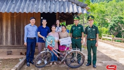Trao tặng 8 xe đạp cho học sinh có hoàn cảnh khó khăn xã Chiềng Sơn