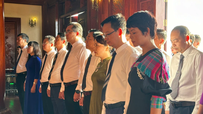 Das Ministerium für Kultur, Sport und Tourismus von Lao Cai organisierte eine Weihrauchzeremonie und berichtete über die Erfolge von Präsident Ho Chi Minh.