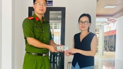 Hai Duong Ward Police Return Money to Girl Who Dropped It