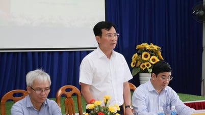 Chủ tịch UBND tỉnh Lâm Đồng Hồ Văn Mười thăm và làm việc tại Bệnh viện Đa khoa Bình Thuận