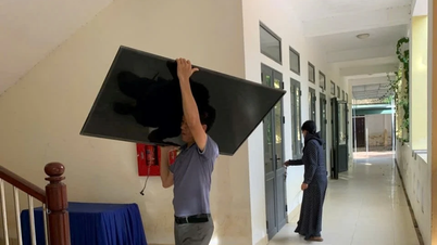 Ha Tinh teachers brace themselves against storms, protect schools before the new school year