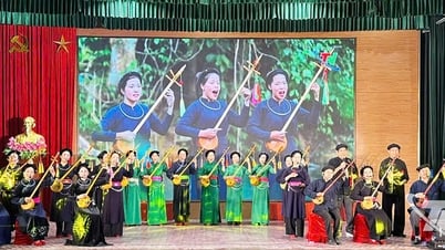 โครงการศิลปะ ‘มุ่งสู่แสงสว่าง – ก้าวที่มั่นคงสู่อนาคต’