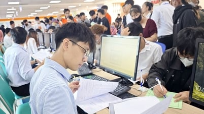 어떤 대학들이 아직 추가 입학을 기다리고 있나요?