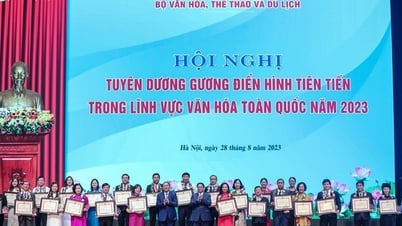 문화체육관광부는 정보 및 홍보 활동을 강화하고, 선진 모델과 창의적인 접근 방식을 발굴하여 재현하고 있습니다.