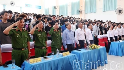 วิทยาลัยเทคโนโลยีและพลังงานคานห์ฮัวเปิดสัปดาห์กิจกรรมทางการเมือง