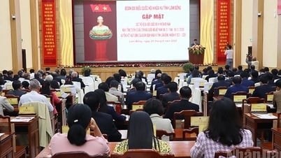 Rencontre avec des générations de délégués de l'Assemblée nationale de la province de Lam Dong