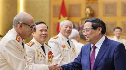 팜민찐 총리는 남부 전장을 지원하는 공안군 연락위원회와 우호적인 회동을 가졌습니다.
