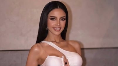 توجت الدمية الحية الجميلة بلقب ملكة جمال الكون في تايلاند