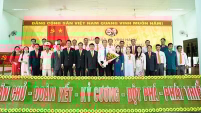 El subsecretario del Comité Provincial del Partido de An Giang, Lam Minh Thanh, asistió al Congreso del Partido de la Comuna de Vinh Hanh.
