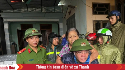 ប៉ូលីស Thanh Hoa ធ្វើការពេញមួយយប់ ដើម្បីជម្លៀសប្រជាជន ដើម្បីត្រៀមទប់ទល់នឹងព្យុះលេខ ៥