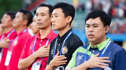 គ្រូ​បង្វឹក​បរទេស​ក្នុង​ V-League៖ គ្រូ​បង្វឹក​សញ្ជាតិ​អេស្ប៉ាញ​នៅ​ខាង​លើ អតីត​ជំនួយ​ការ​លោក Kim នៅ​ខាង​ក្រោម