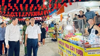 Coordonner pour assurer l'ordre urbain au marché nocturne de Son Tra