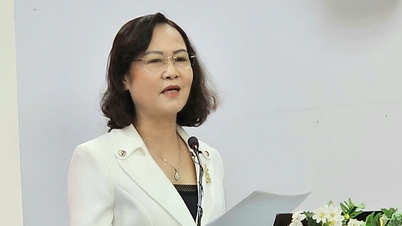'새우와 게 하면 국내외 관광객들은 곧바로 까마우 새우와 게를 떠올린다'