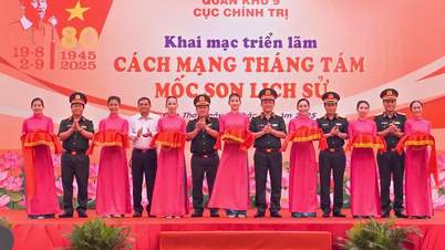 បើកការតាំងពិពណ៌ "បដិវត្តខែសីហា - ព្រឹត្តិការណ៍ប្រវត្តិសាស្ត្រ"