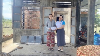 Visit and give gifts to households whose property was damaged by house fire