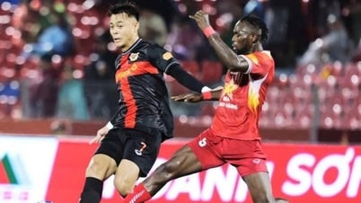 Goldene Gelegenheit für neue Mitglieder des vietnamesischen Teams: Trainer Kim Sang-sik beobachtet aus der Ferne