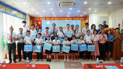 Công ty Yến sào Khánh Hòa tặng 875 phần quà cho học sinh giỏi