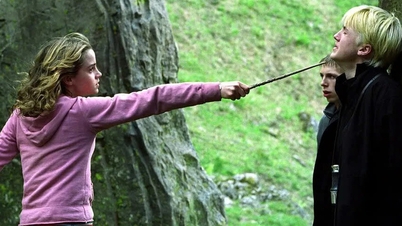 Romantic fantasy novel inspired by Harry Potter sells 750,000 copies.