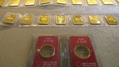 Le prix du lingot d'or SJC atteint 130 millions de VND, ce qui laisse perplexe de nombreuses personnes
