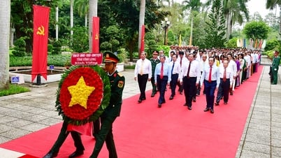 Lãnh đạo tỉnh viếng Chủ tịch Hồ Chí Minh và các anh hùng liệt sĩ