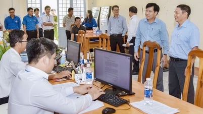 Inspecting the operation of the public administrative service center of Vinh Dieu and Giang Thanh communes