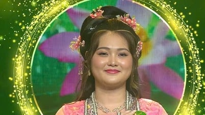 Das Mädchen, das Thoai My und Binh Tinh seit ihrer Kindheit aufgefallen war, schaffte es in die Endrunde von Golden Bell of Traditional Music.