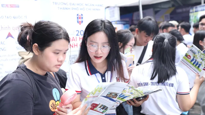 Thay đổi điều kiện xét tuyển phút chót, Trường ĐH Ngân hàng TP HCM nói gì?