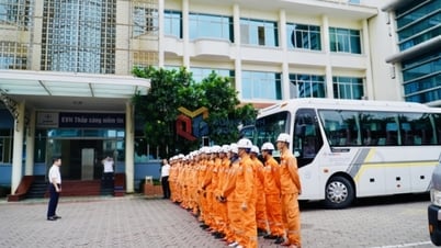 Điện lực Quảng Ninh hỗ trợ tỉnh Hà Tĩnh khắc phục lưới điện sau bão