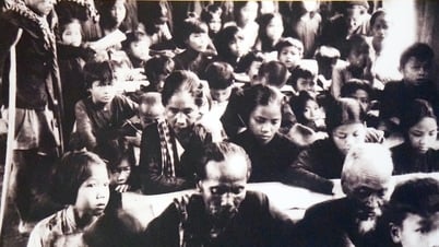 대중을 위한 교육 - 미래를 밝히다: 대중을 위한 교육이 활기찼던 시대의 이야기를 들려줍니다.