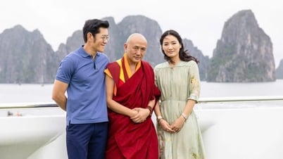 Quốc vương Bhutan nghỉ phòng Tổng thống trên du thuyền thăm vịnh Hạ Long
