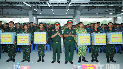Senior Lieutenant General Le Huy Vinh encouraged technical support forces for mission A80.