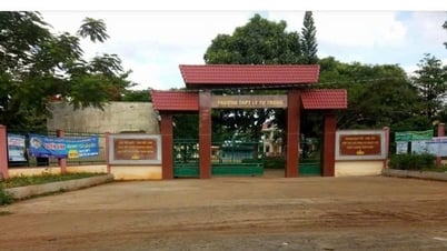 Phụ huynh phản ứng vì trường yêu cầu học sinh mặc đồng phục "lộn xộn, diêm dúa"