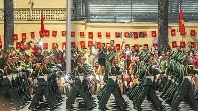 Gespanntes Warten auf die Parade am 2. September
