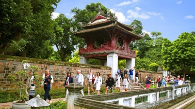 Hanoi tourism experiences an "explosive" August
