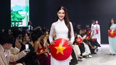Dàn hoa hậu quốc tế hào hứng mặc áo dài, đội nón lá trình diễn thời trang