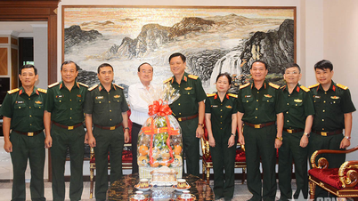 ឧត្តមសេនីយ៍ឯក Nguyen Truong Thang បានអញ្ជើញទៅសាកសួរសុខទុក្ខ និងជូនអំណោយដល់អតីតថ្នាក់ដឹកនាំក្រសួងការពារជាតិ។