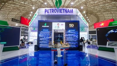 2025년 국가 업적 전시회에서 Petrovietnam 부스의 클로즈업