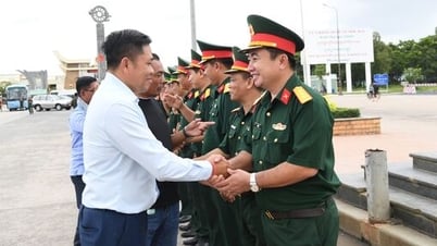 Bộ Chỉ huy Quân sự tỉnh Tây Ninh tiễn Đoàn Nghệ thuật Quân đội Hoàng gia Campuchia về nước