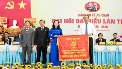 An Giang Provincial Party Committee Deputy Secretary Lam Minh Thanh attended the Party Congress of An Chau commune.