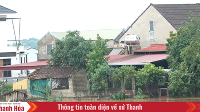 น้ำท่วมแม่น้ำบู๋ยเกินระดับเตือนภัยระดับ 3 ส่งผลให้หมู่บ้านหลายแห่งในตำบลกิมตันถูกตัดขาด