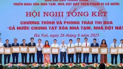 เกษตรแบงก์รับเกียรติบัตรจากนายกฯ ร่วมแรงร่วมใจกำจัดบ้านทรุดโทรม
